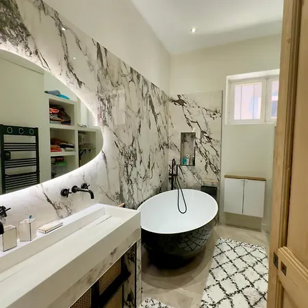 Divine Idylle Luxe 3 Chambres, Terrasse 130m2, Jacuzzi, Clim Plein Centre Apartment