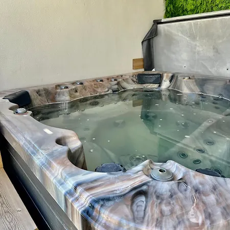 Divine Idylle Luxe 3 Chambres, Terrasse 130m2, Jacuzzi, Clim Plein Centre Apartment