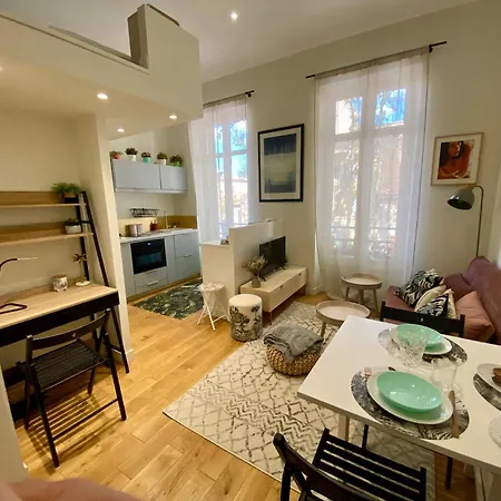 Apartment Divine Idylle Luxe 3 Chambres, Terrasse 130m2, Jacuzzi, Clim Plein Centre Aix-en-Provence